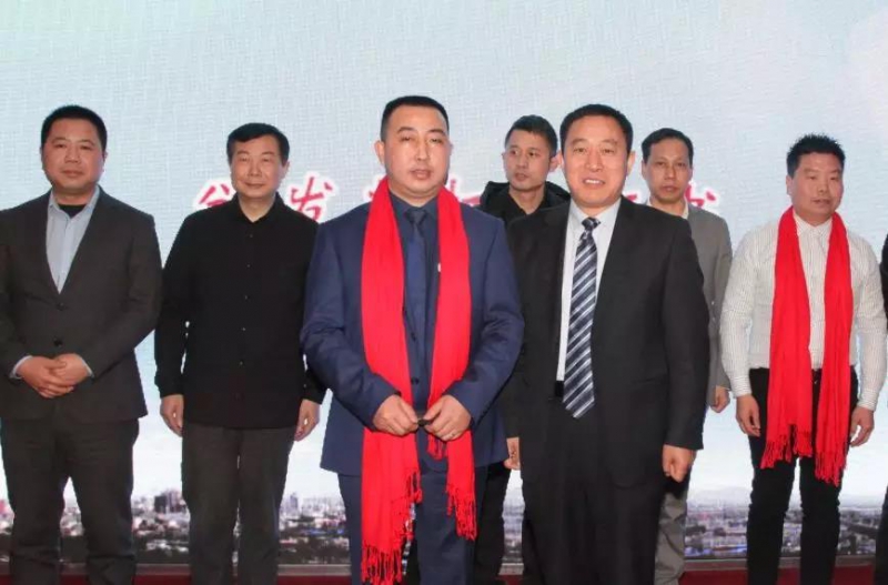 秘書長李長根榮獲“大愛平江”個人金質獎章.jpg 秘書長李長根榮獲“大愛平江”個人金質獎章.jpg